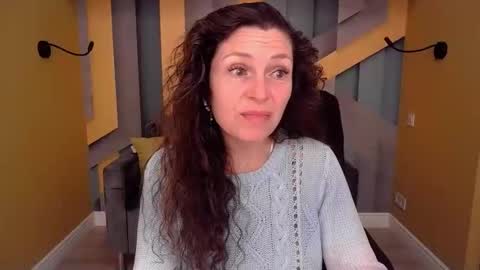 EllaLongs online show from April 17, 11:13 am