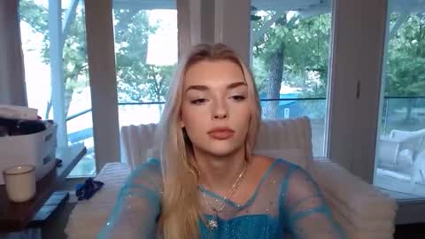 ellalowe online show from April 26, 11:24 pm