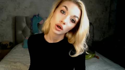 ellamilla online show from April 7, 12:49 pm