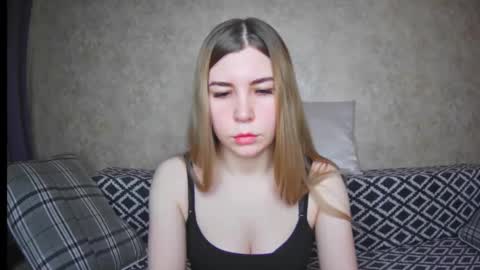 Snapshot of ellanuar chatting on December 9, 2:02 am EllaNuar online show from December 9, 2:02 am