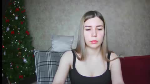 Snapshot of ellanuar chatting on January 9, 2:01 am EllaNuar online show from January 9, 2:01 am