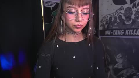 Snapshot of elle_uwu chatting on April 21, 2:51 am follow me on instagram . online show from April 21, 2:51 am