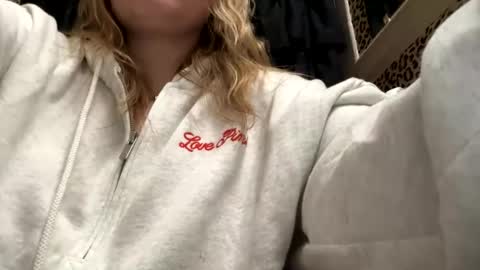 Snapshot of ellejess chatting on February 22, 6:02 am ellejess online show from February 22, 6:02 am