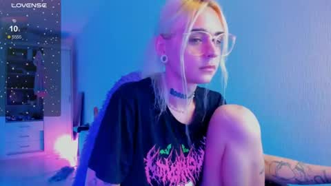 Snapshot of elli_26 chatting on July 13, 4:10 pm Ellie online show from July 13, 4:10 pm