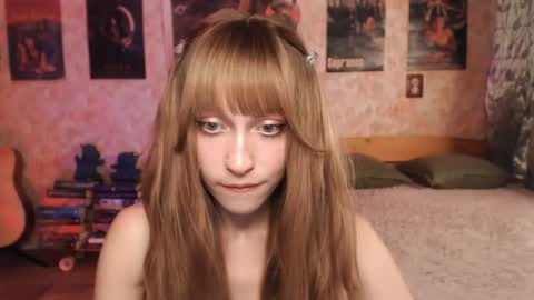 Snapshot of ellie_friendly chatting on July 7, 12:46 am ellie_friendly online show from July 7, 12:46 am