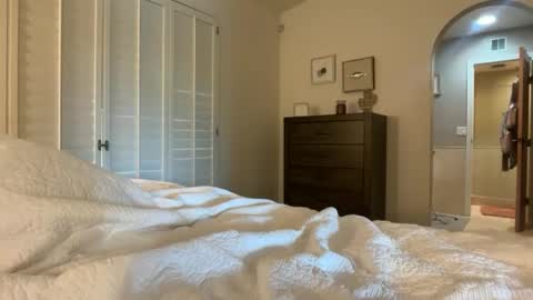 Snapshot of elliebrooksss chatting on February 25, 10:19 pm ellie online show from February 25, 10:19 pm