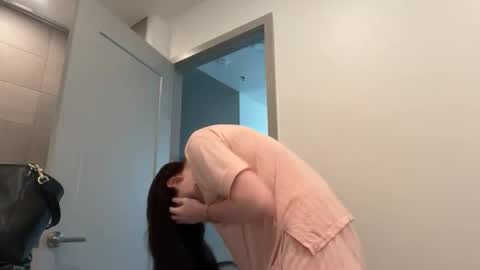 Snapshot of elliebrooksss chatting on March 11, 8:04 pm ellie online show from March 11, 8:04 pm