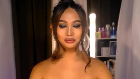 Snapshot of elliecummers chatting on May 7, 7:08 pm ellie online show from May 7, 7:08 pm