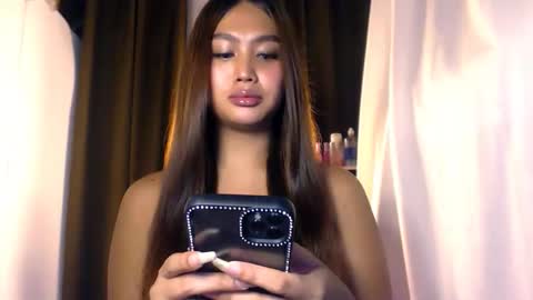 Snapshot of elliecummers chatting on May 17, 1:36 am ellie online show from May 17, 1:36 am