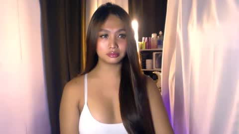 Snapshot of elliecummers chatting on May 19, 1:50 pm ellie online show from May 19, 1:50 pm