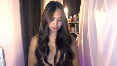 Snapshot of elliecummers chatting on May 20, 10:16 pm ellie online show from May 20, 10:16 pm