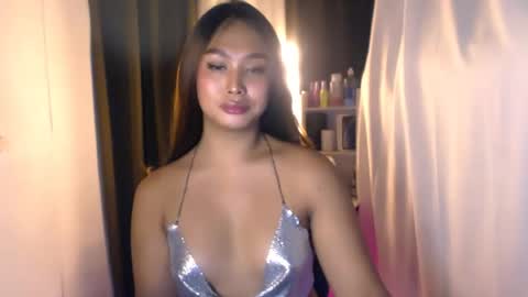 Snapshot of elliecummers chatting on June 15, 4:53 pm ellie online show from June 15, 4:53 pm
