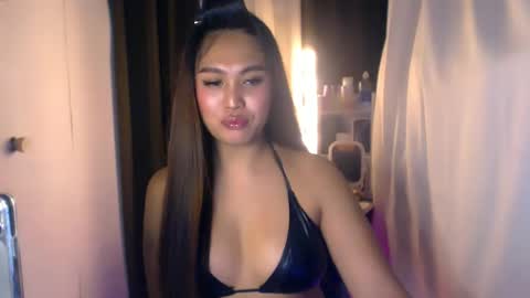 Snapshot of elliecummers chatting on July 18, 12:48 am ellie online show from July 18, 12:48 am
