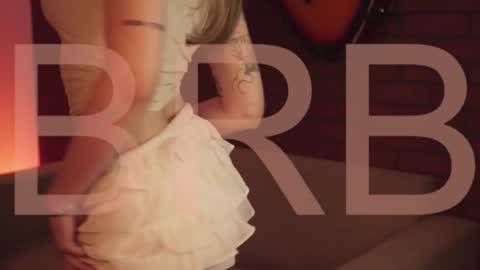 elliecutes online show from January 18, 8:29 am