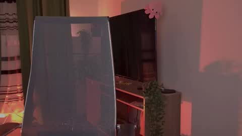 elliecutes online show from May 25, 5:46 am