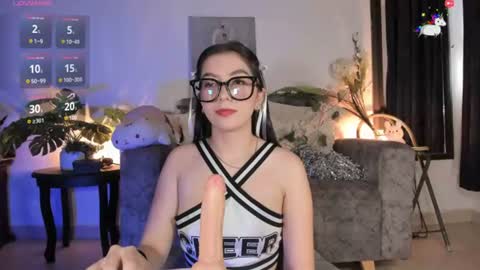 Snapshot of elliedream_ chatting on June 17, 2:40 pm elliedream_ online show from June 17, 2:40 pm