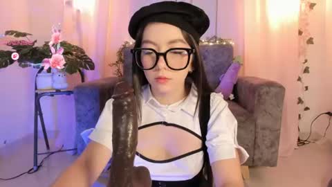 Snapshot of elliedream_ chatting on July 10, 2:41 pm elliedream_ online show from July 10, 2:41 pm