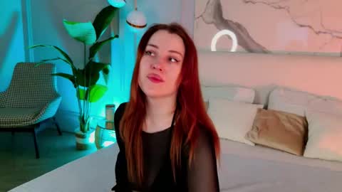 elliegarson__ online show from February 4, 5:08 pm
