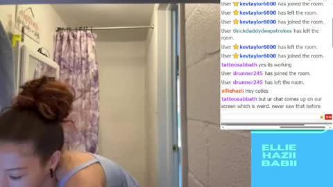 Snapshot of elliehazii chatting on May 29, 8:29 pm Ellie Hazii online show from May 29, 8:29 pm