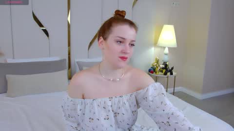 EllieLarson online show from October 12, 5:01 pm