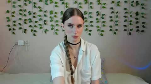 ellierough online show from May 28, 5:38 am