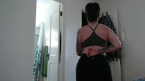 Ellie Rowyn online show from March 29, 9:15 pm