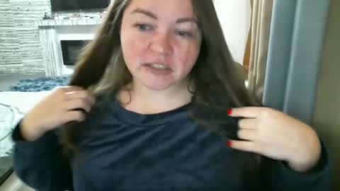 Snapshot of ellimol chatting on December 5, 8:00 pm EliMoL online show from December 5, 8:00 pm