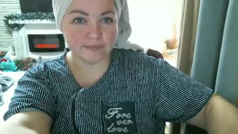 Snapshot of ellimol chatting on December 12, 10:56 am EliMoL online show from December 12, 10:56 am