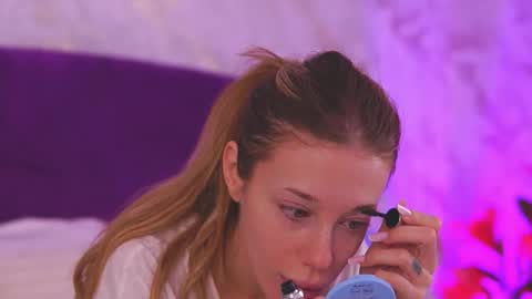 Snapshot of ellinanuria chatting on February 17, 4:09 am EllinaNuria online show from February 17, 4:09 am