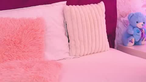 EllinaNuria online show from March 21, 8:19 am