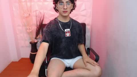 Snapshot of elliot_03 chatting on June 1, 11:34 am elliot_03 online show from June 1, 11:34 am