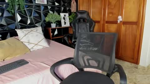 Elloit Colton online show from July 10, 9:17 pm