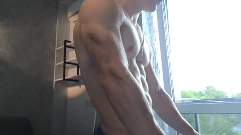 Snapshot of elliot_muscle04 chatting on July 26, 11:50 am elliot_muscle04 online show from July 26, 11:50 am