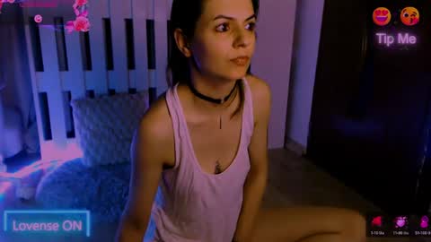 Snapshot of ellisa_26 chatting on June 29, 6:19 pm Elisa online show from June 29, 6:19 pm