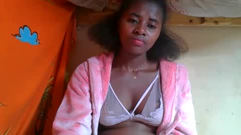 Ellodi online show from May 21, 3:46 am