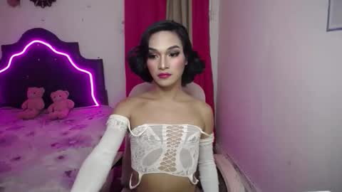 Snapshot of ellorrey chatting on January 8, 4:15 am ELLORREY online show from January 8, 4:15 am