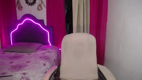 Snapshot of ellorrey chatting on January 13, 9:47 am ELLORREY online show from January 13, 9:47 am