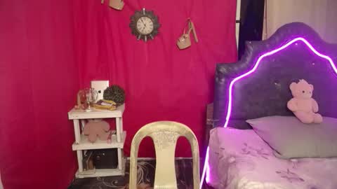 Snapshot of ellorrey chatting on February 22, 11:36 pm ELLORREY online show from February 22, 11:36 pm