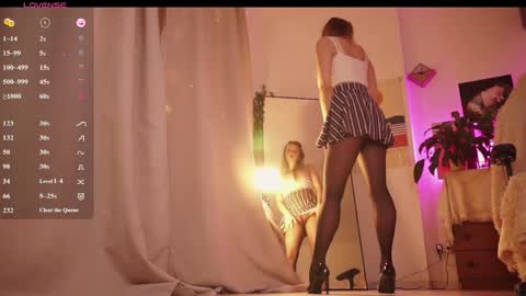 Snapshot of elly_belly chatting on November 14, 8:40 pm Elly online show from November 14, 8:40 pm