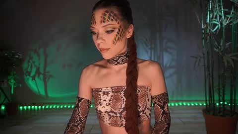 Snapshot of elly_fry chatting on December 14, 10:50 pm Art Place online show from December 14, 10:50 pm