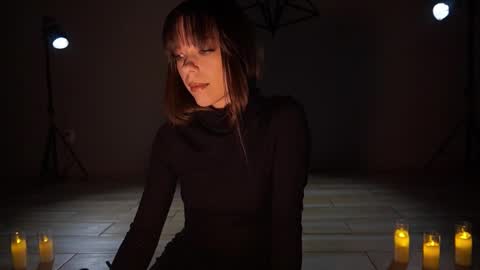 Snapshot of elly_fry chatting on December 21, 9:25 pm Art Place online show from December 21, 9:25 pm