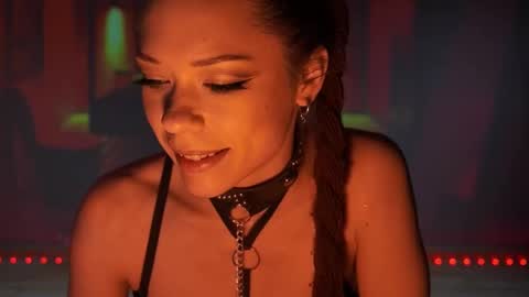 Snapshot of elly_fry chatting on January 25, 11:11 pm Art Place online show from January 25, 11:11 pm