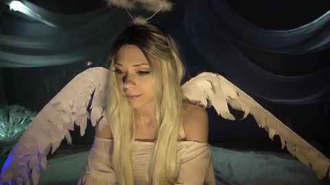 Snapshot of elly_fry chatting on February 22, 7:58 pm Art Place online show from February 22, 7:58 pm