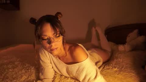 Snapshot of elly_fry chatting on October 18, 5:35 pm Art Place online show from October 18, 5:35 pm