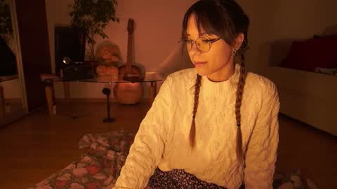 Snapshot of elly_fry chatting on November 15, 8:38 pm Art Place online show from November 15, 8:38 pm