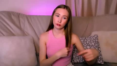 Snapshot of ellycolins_ chatting on March 3, 3:12 am Elly online show from March 3, 3:12 am