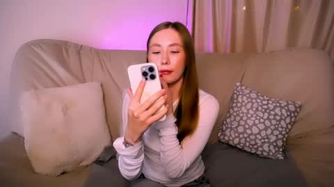  Elly  online show from April 16, 9:43 am