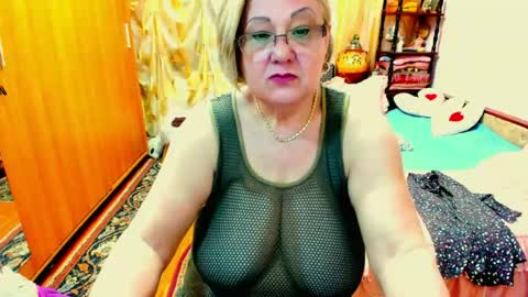 ellyhot53 online show from June 18, 3:05 pm