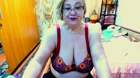 ellyhot53 online show from June 27, 10:26 pm