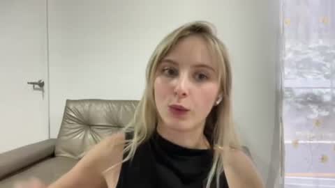 Snapshot of ellykeyofficial chatting on April 23, 7:38 pm ellykeyofficial online show from April 23, 7:38 pm
